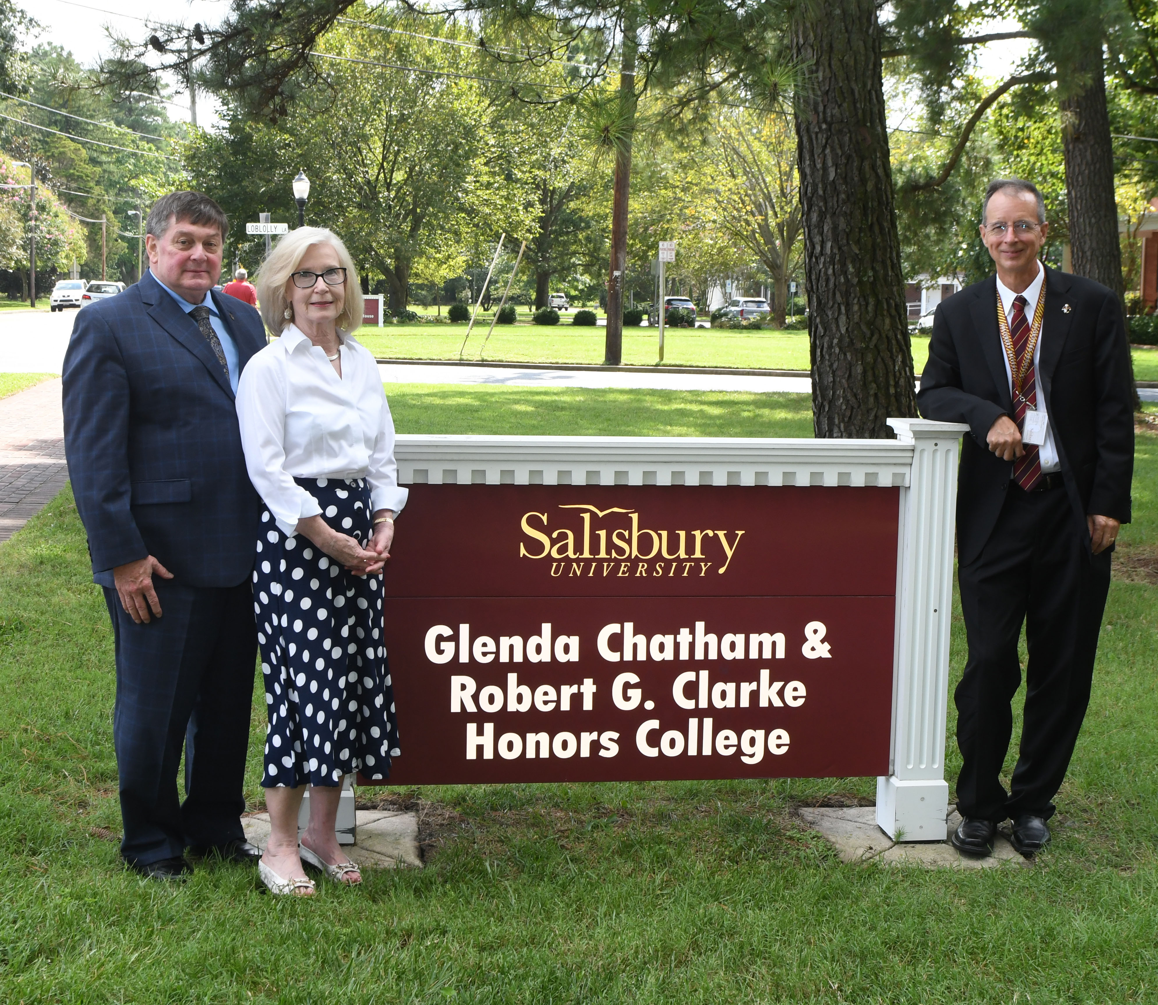 Robert G. and Glenda Chatham Clarke with SU President Charles Wight